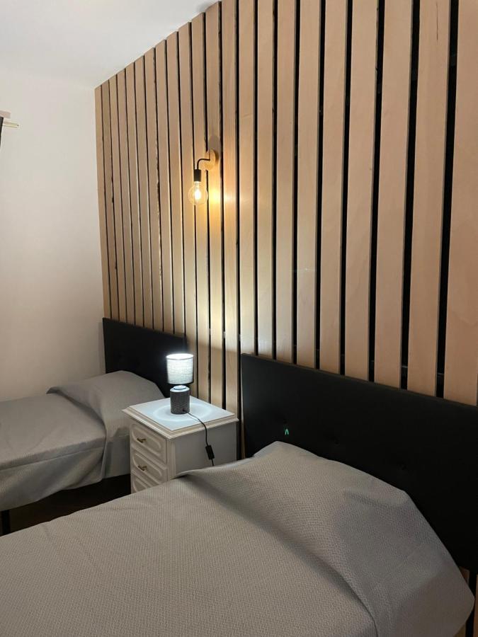 Travellers Guesthouse Lagos Bagian luar foto