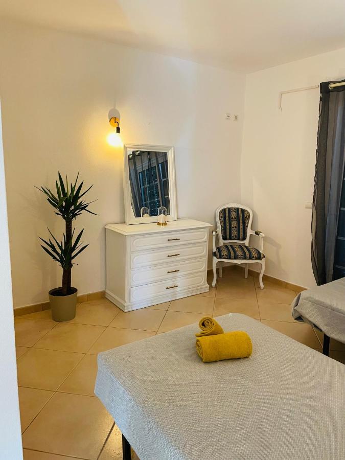 Travellers Guesthouse Lagos Bagian luar foto