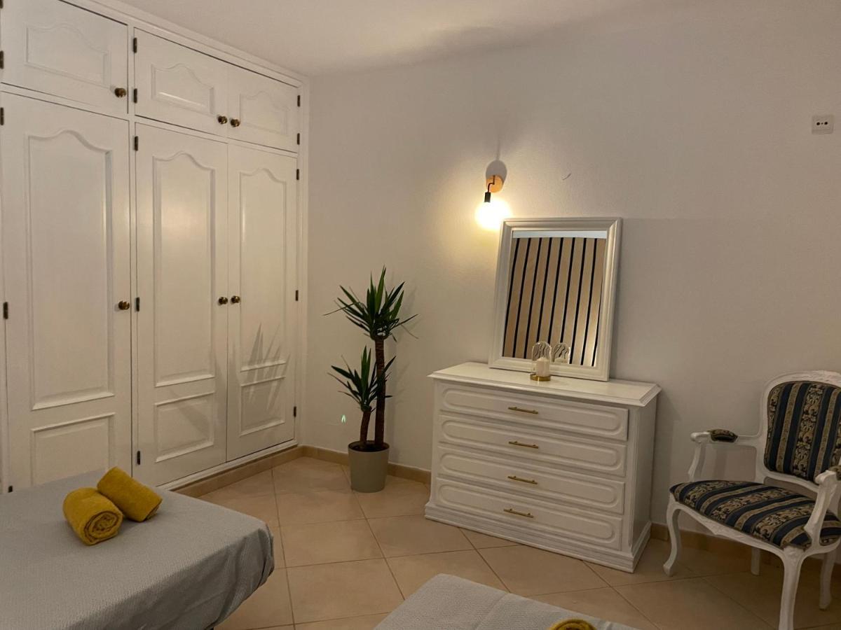 Travellers Guesthouse Lagos Bagian luar foto