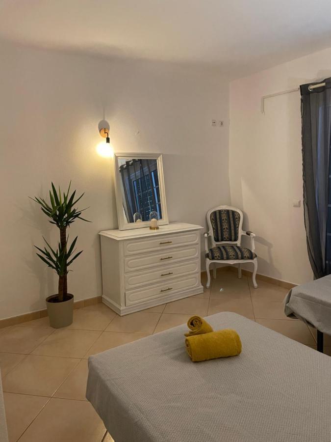 Travellers Guesthouse Lagos Bagian luar foto