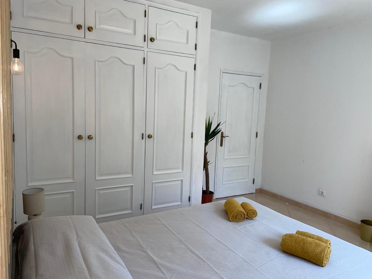Travellers Guesthouse Lagos Bagian luar foto