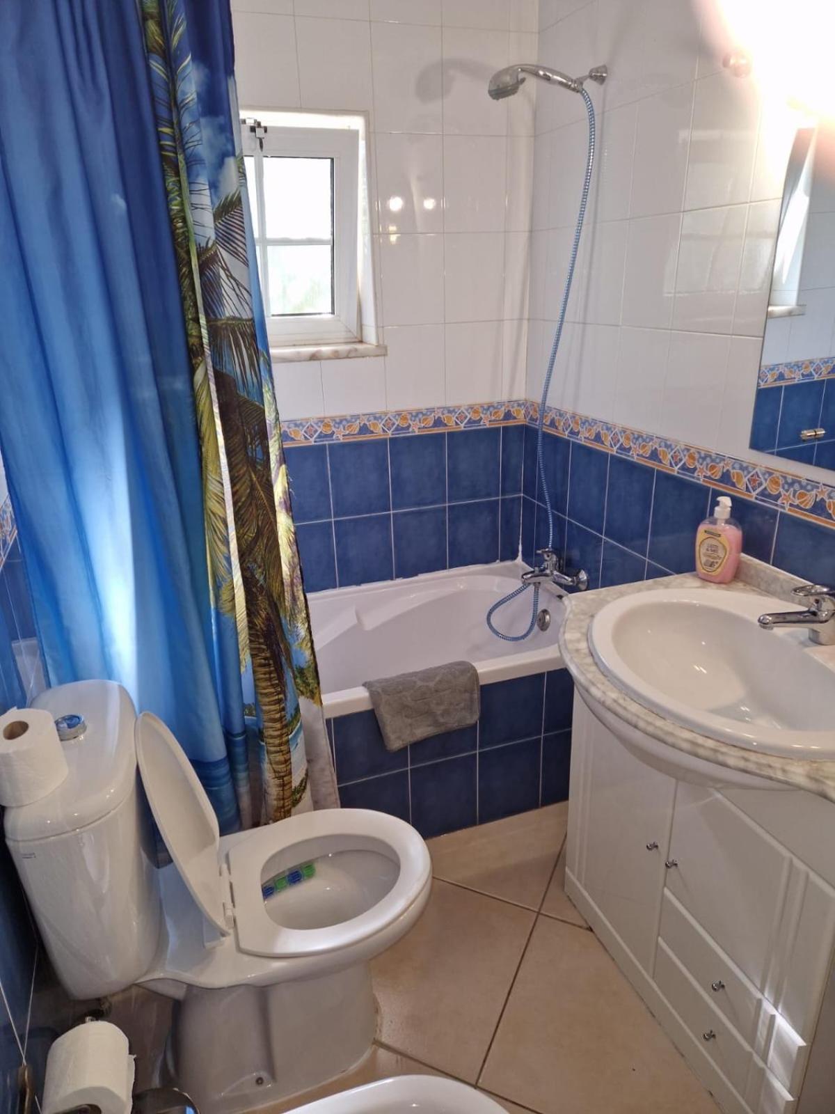 Travellers Guesthouse Lagos Bagian luar foto