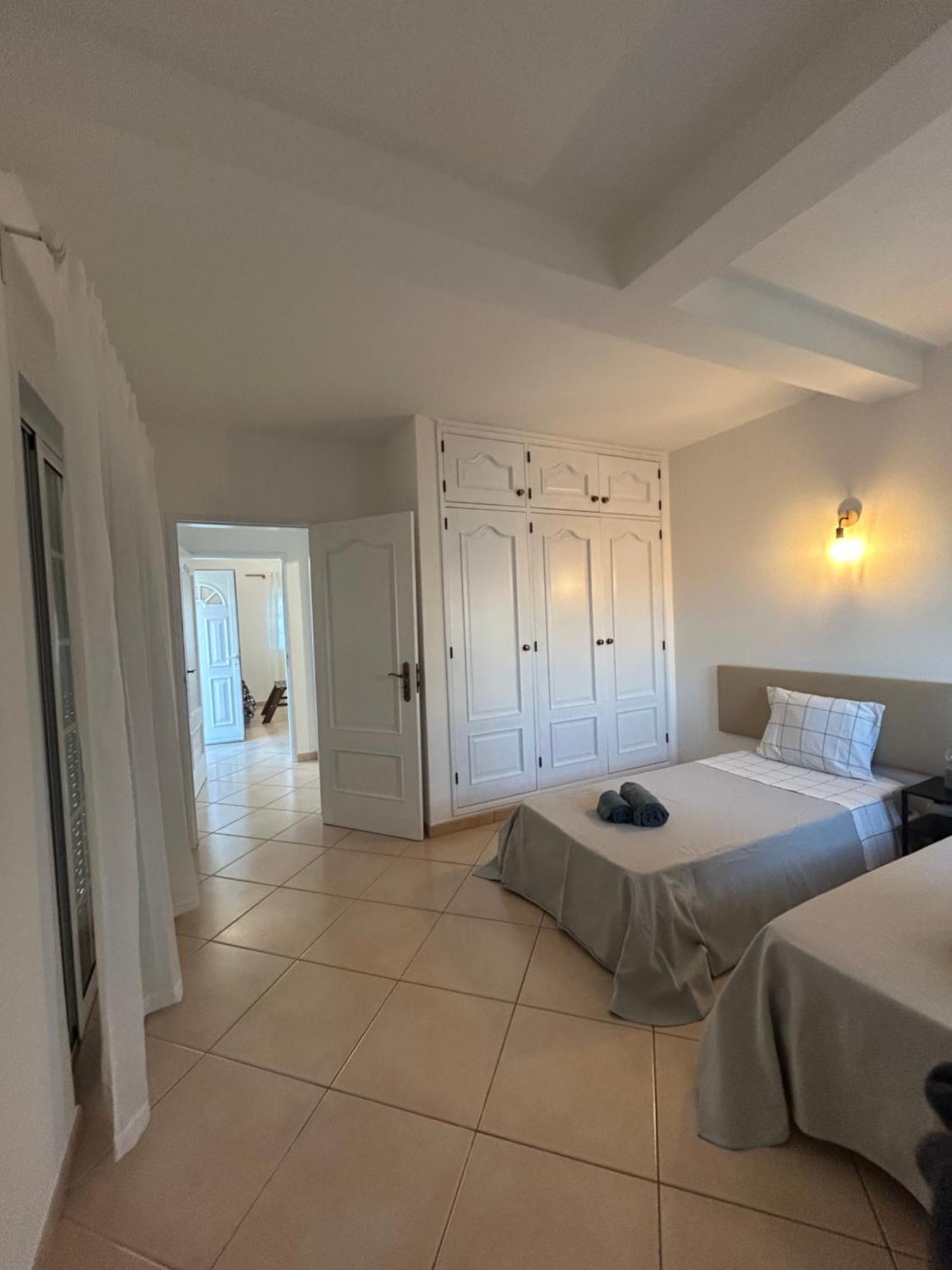 Travellers Guesthouse Lagos Bagian luar foto