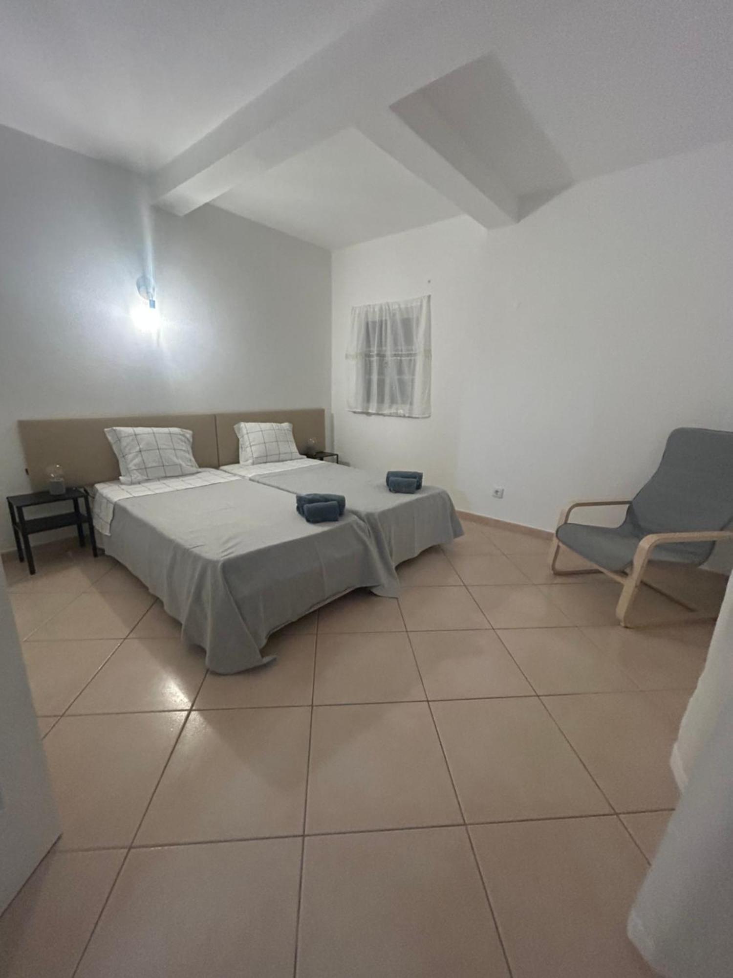 Travellers Guesthouse Lagos Bagian luar foto