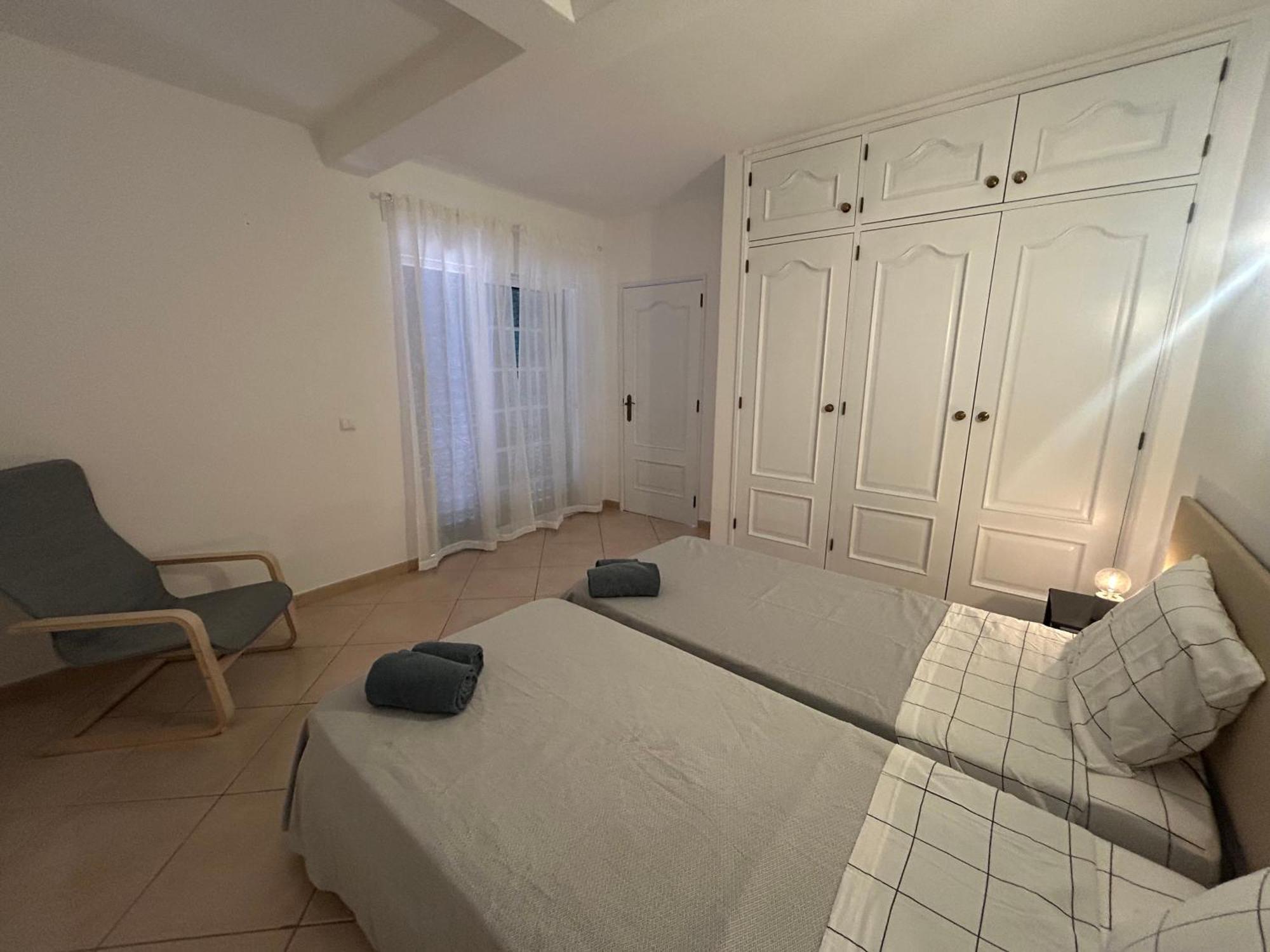 Travellers Guesthouse Lagos Bagian luar foto