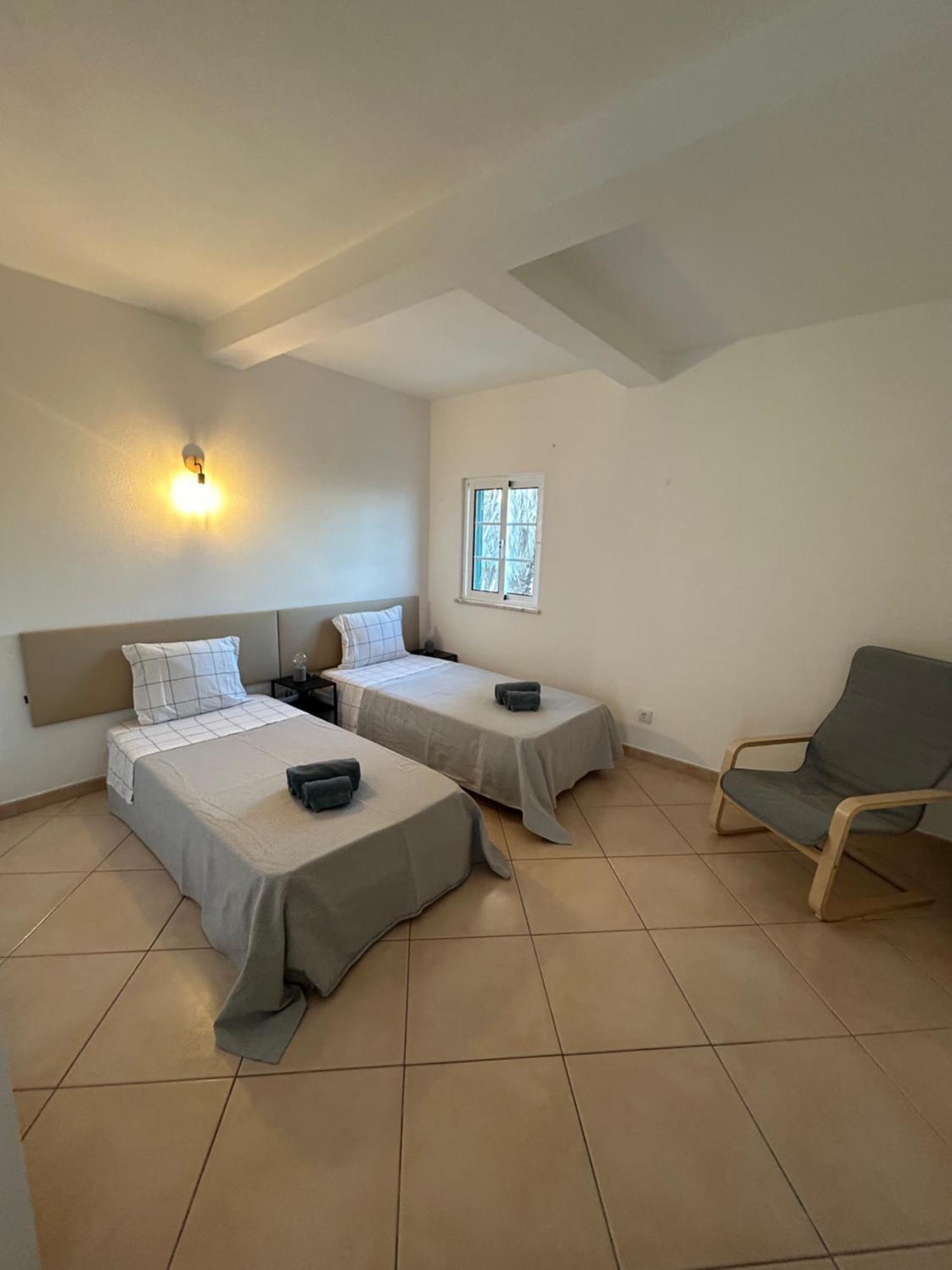 Travellers Guesthouse Lagos Bagian luar foto